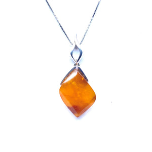 Wow Just Lovely Honey Amber Sterling Silver Pendant Necklace