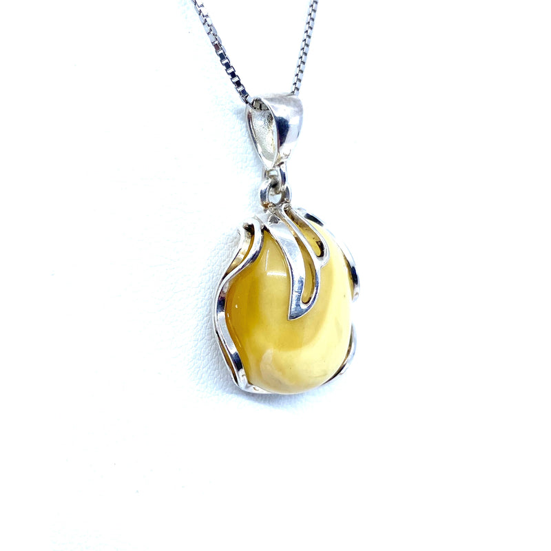 Beautiful Butterscotch Baltic Amber Statement Pendant Necklace
