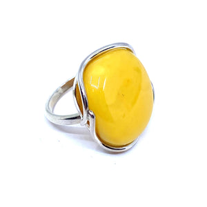 Stunning Butterscotch Baltic Amber Sterling Silver Ring