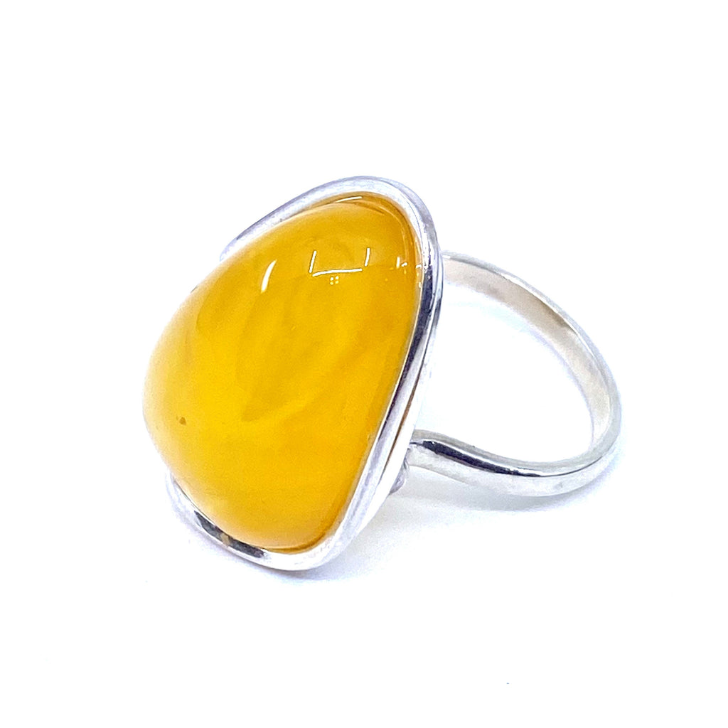 Gorgeous Butterscotch Baltic Amber Sterling Silver Statement Ring